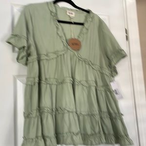 Size Large, green ruffle top! I believe it does run a little on the small side!